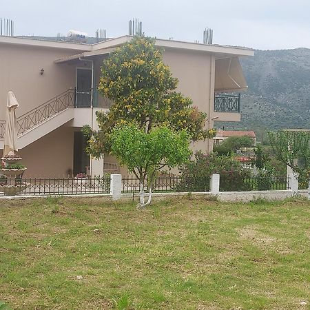Διαμέρισμα Μεντησ Igoumenitsa Exterior photo